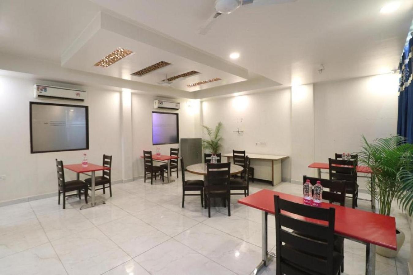 Airport Hotel Classic Park New Delhi Exterior photo