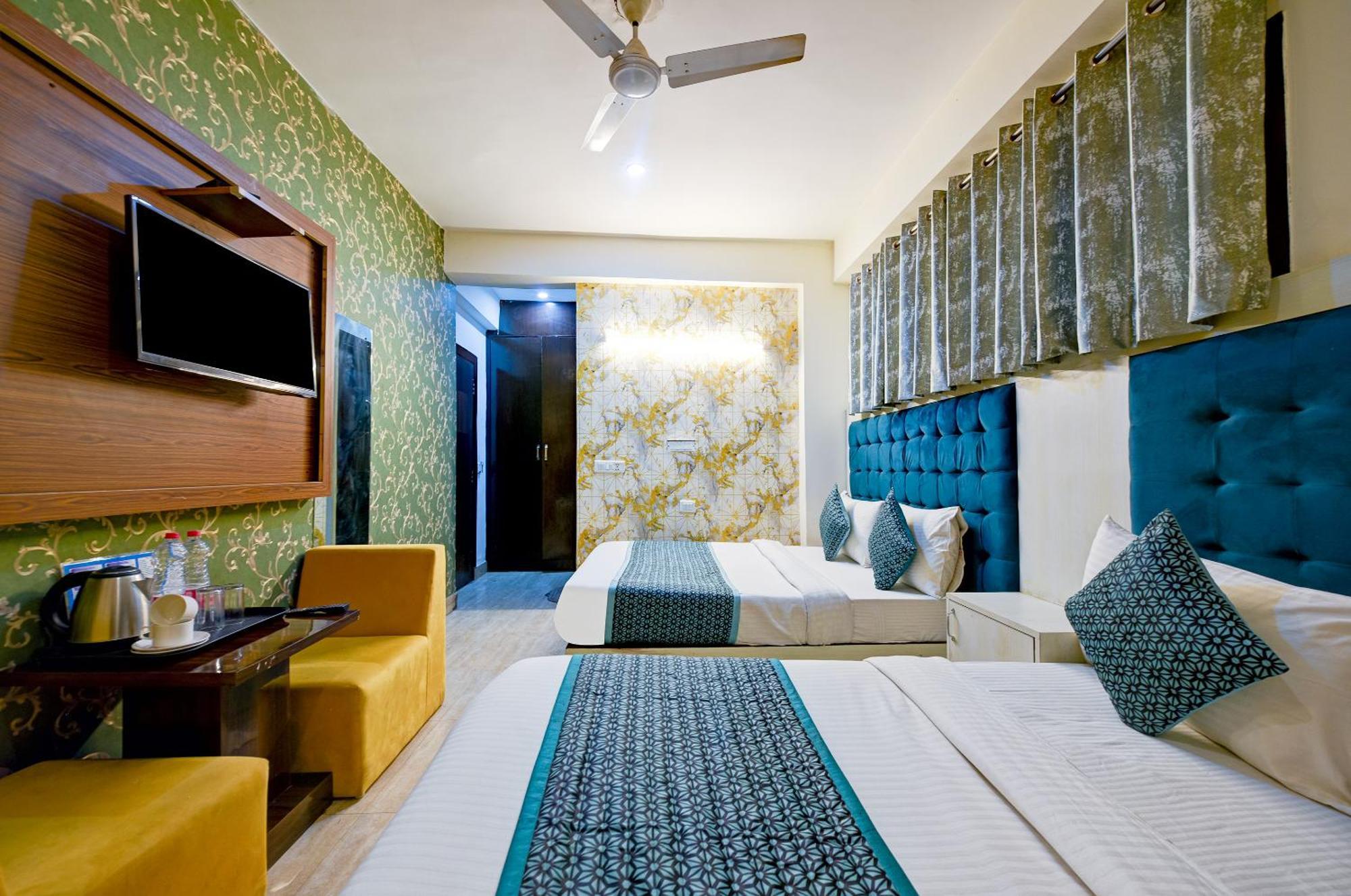 Airport Hotel Classic Park New Delhi Exterior photo