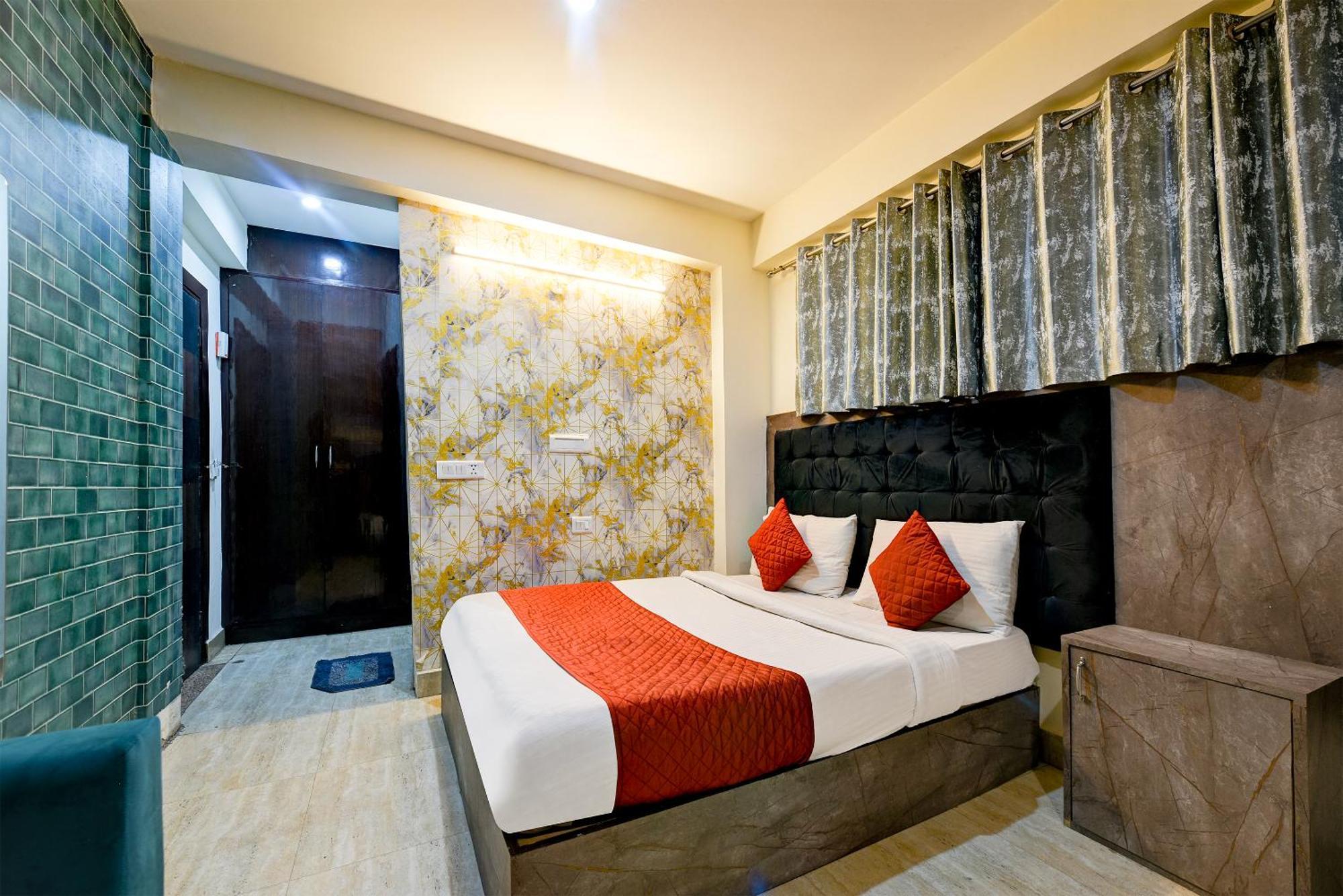 Airport Hotel Classic Park New Delhi Exterior photo